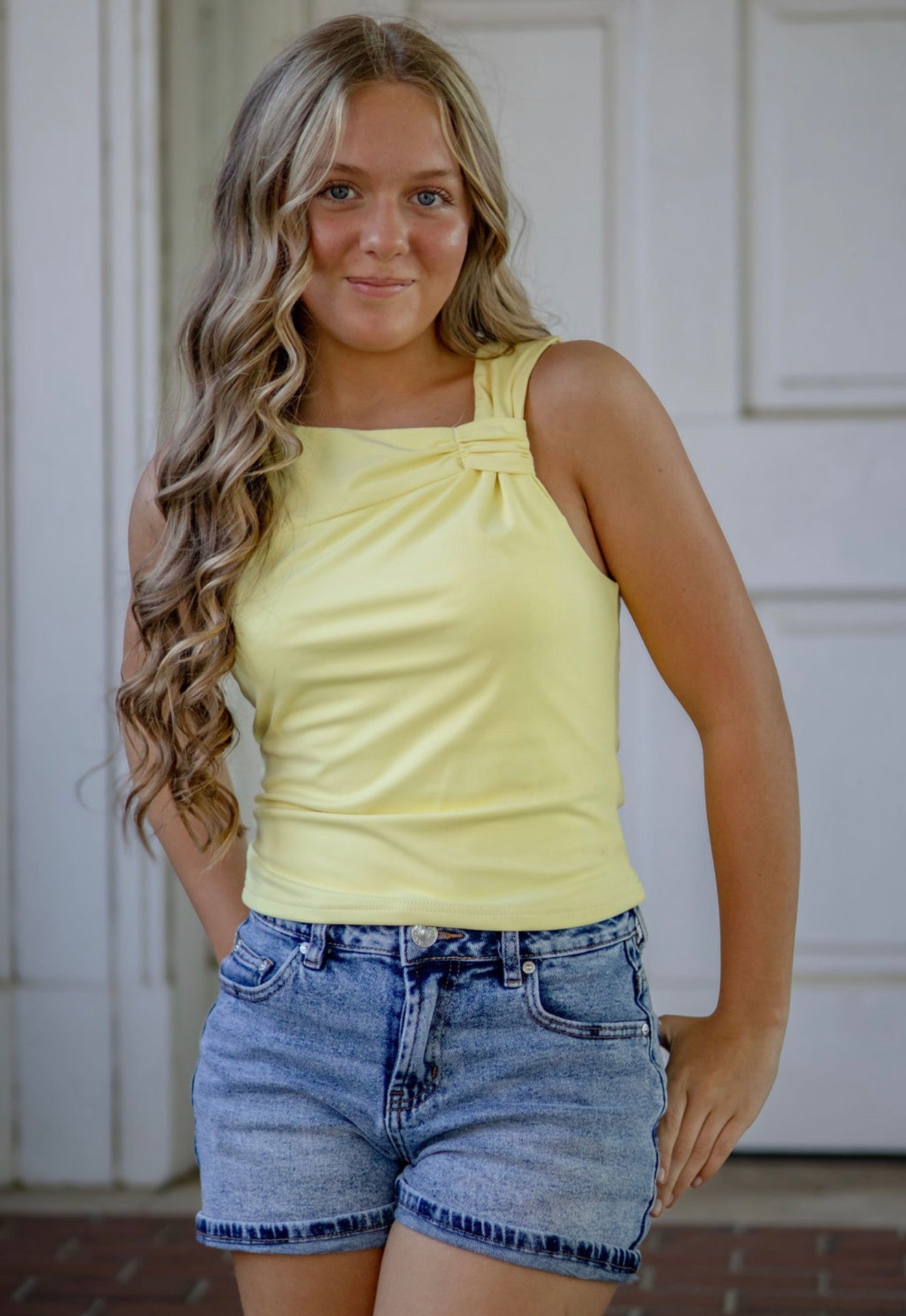 Smoothly butter pinched shoulder top
