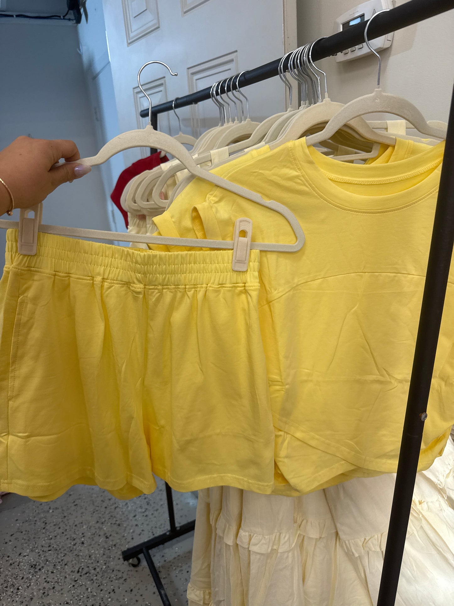 Butter yellow cross in the front set ￼
