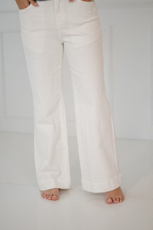 High waisted double button white jeans!