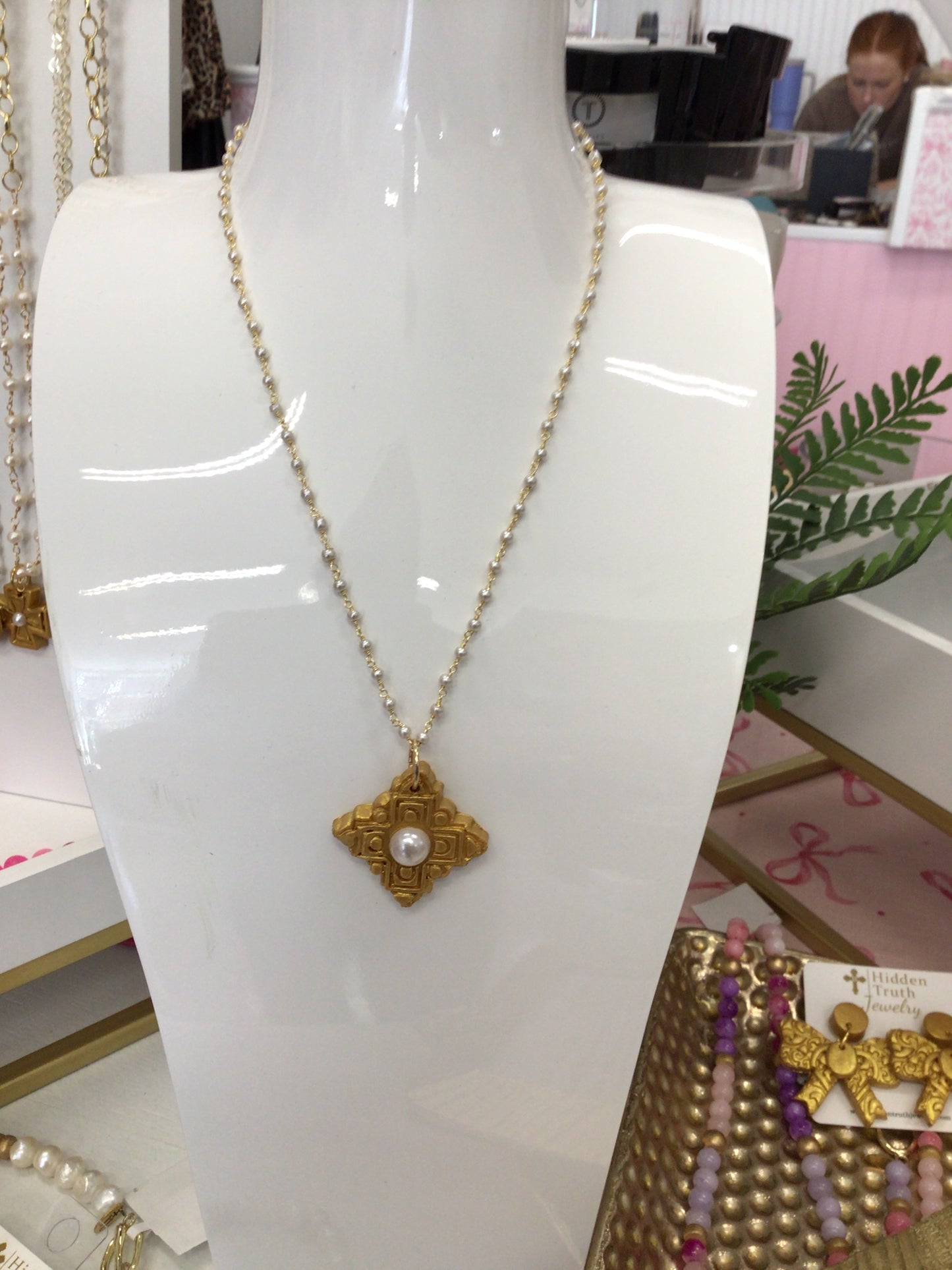 Pearl Chain w/Santa Fe Cross