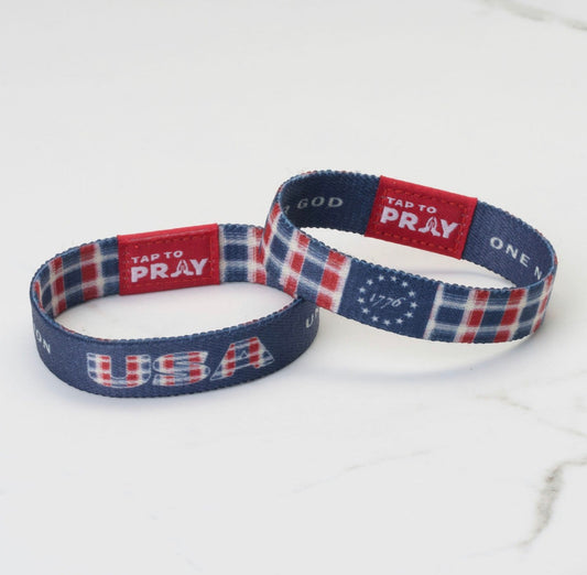 USA gingham tap to pray