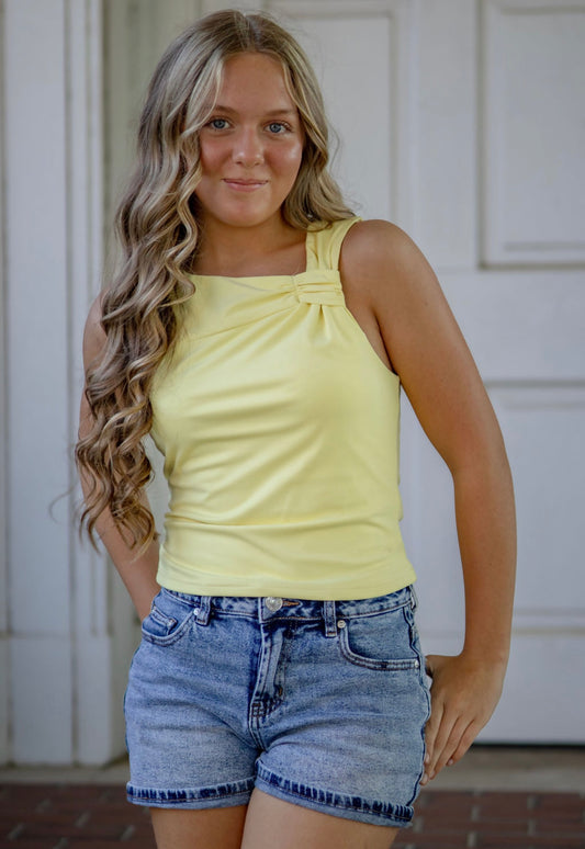 Smoothly butter pinched shoulder top