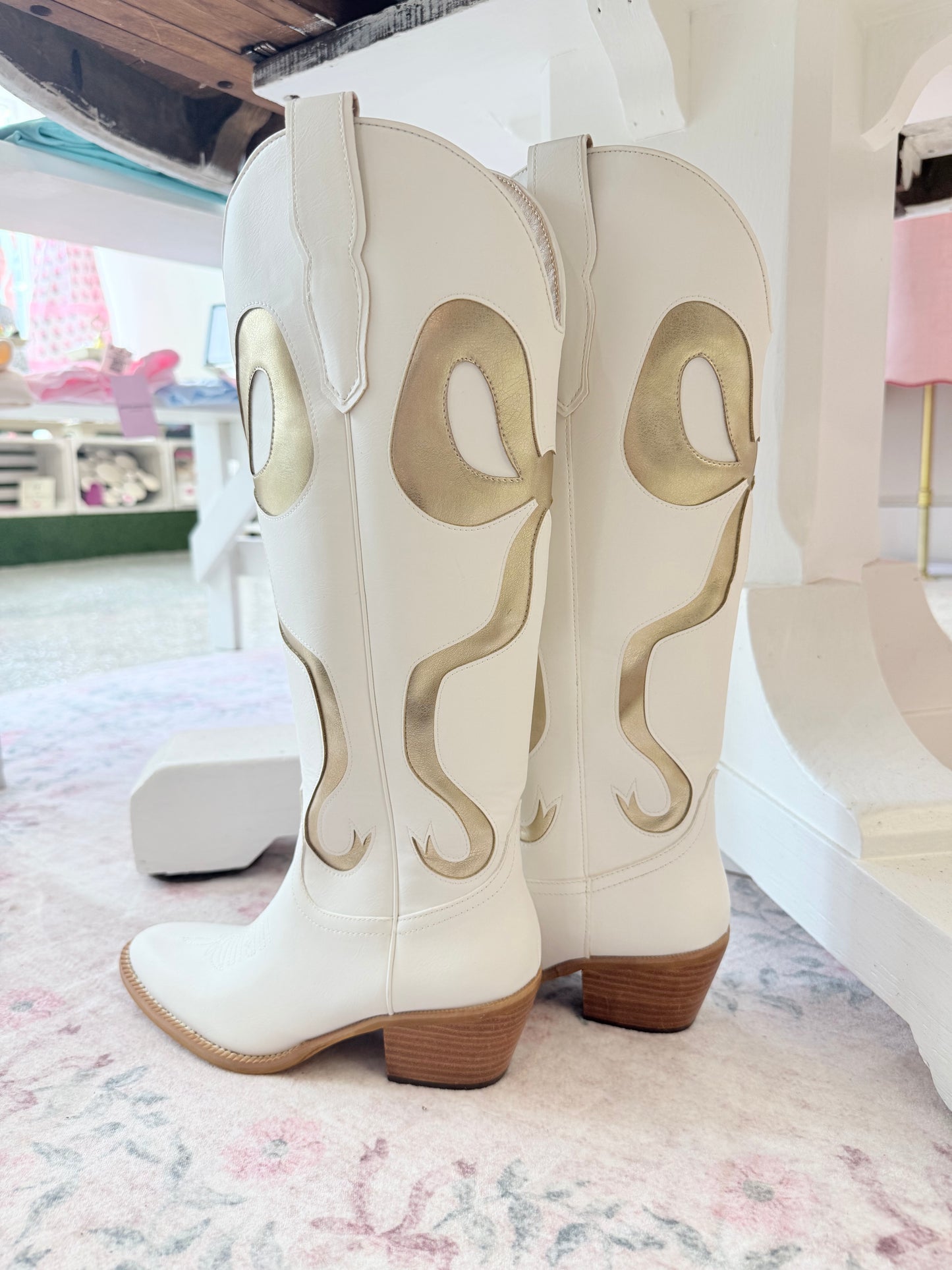 Bow-tastic Gold Boots!